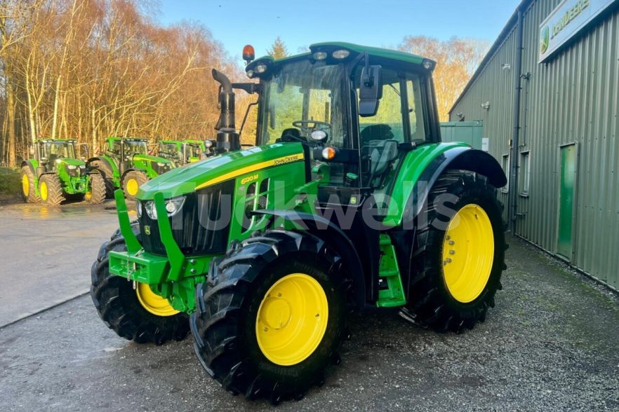 John Deere 6120M